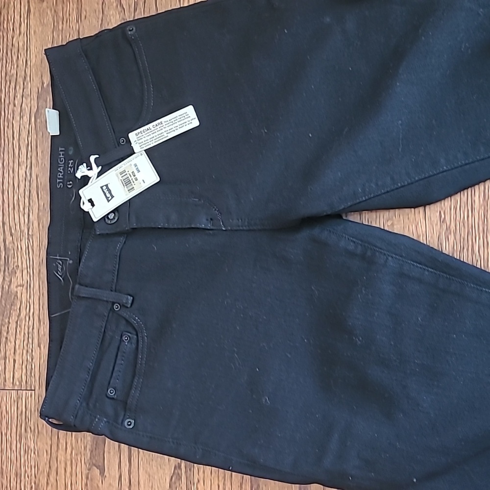 Premium Denim NEW Levi's Size 6/28 Classic 5 Pocket Straight Leg Black Jeans